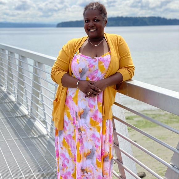 Posh Party Live Speaker & Consultant, Yolanda B. - Picture 3 of 10